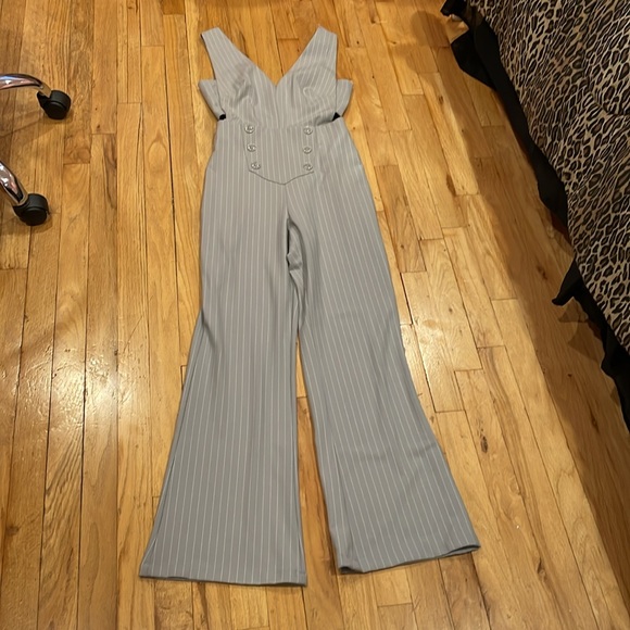 Bebe mitered light grey pinstripe side cutout flare leg jumpsuit sz 2 - Picture 5 of 15